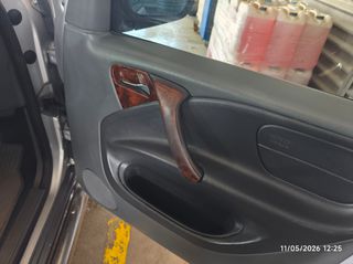 Mercedes-Benz ML 230 1999-thumb-18