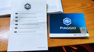 Piaggio MP3 300 2024 HPE SPORT-thumb-1