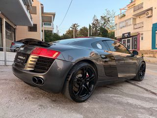 Audi R8 2010-thumb-8