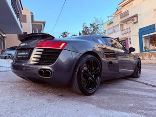 Audi R8 2010-thumb-10