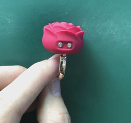 Mini Vibrator Rose Ring, 9 Vibration Modes, Silicone, USB Magnet-thumb-3