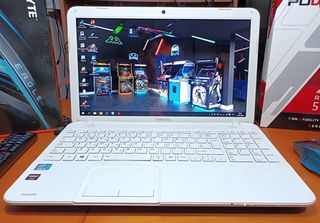 TOSHIBA C-855 με επεξεργαστή Intel i3 μνήμη RAM 4GB, Δίσκος 500GB με Windows10 + Office 15.6΄΄ίντσες