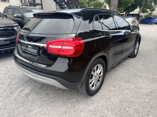 Mercedes-Benz GLA 180 2017-thumb-16