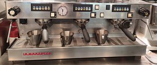 La Marzocco Linea 3 Group και μύλος καφέ