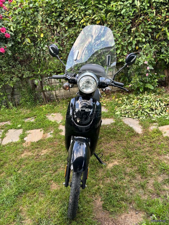 Yadea Electric Scooter 2024
