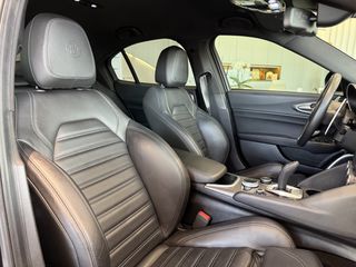 Alfa Romeo Giulia 2022 VELOCE Q4 - VENERIS MOTORS-thumb-57