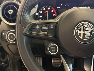 Alfa Romeo Giulia 2022 VELOCE Q4 - VENERIS MOTORS-thumb-45