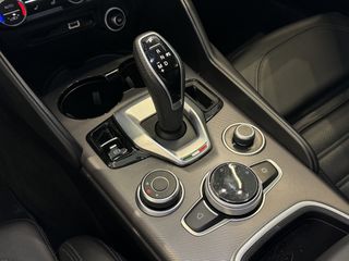 Alfa Romeo Giulia 2022 VELOCE Q4 - VENERIS MOTORS-thumb-49