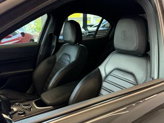 Alfa Romeo Giulia 2022 VELOCE Q4 - VENERIS MOTORS-thumb-52