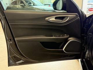 Alfa Romeo Giulia 2022 VELOCE Q4 - VENERIS MOTORS-thumb-30
