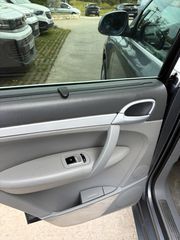 Porsche Cayenne 2005 955 4.5 Turbo Exclusive-thumb-11