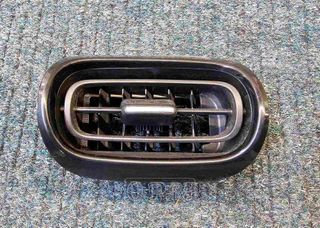 TOYOTA YARIS / YARIS CROSS | 2020 – 2026 | 55660-K0040 | ΑΕΡΑΓΩΓΟΣ ΤΑΜΠΛΟ ΑΡΙΣΤΕΡΟΣ (LH FRESH AIR VENT) ΓΝΗΣΙΟΣ ΜΕΤΑΧΕΙΡΙΣΜΕΝΟΣ