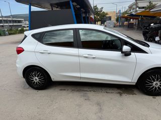 Ford Fiesta 2020-thumb-3