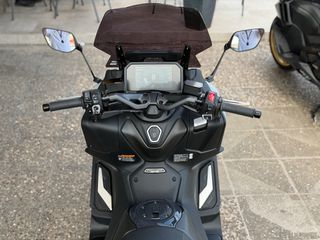 Yamaha T-MAX 560 2025 TECH MAX-thumb-6
