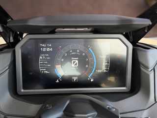 Yamaha T-MAX 560 2025 TECH MAX-thumb-8