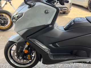 Yamaha T-MAX 560 2025 TECH MAX-thumb-9