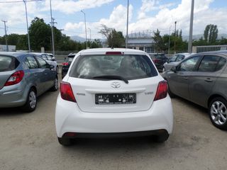 Toyota Yaris 2015-thumb-3
