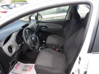 Toyota Yaris 2015-thumb-6