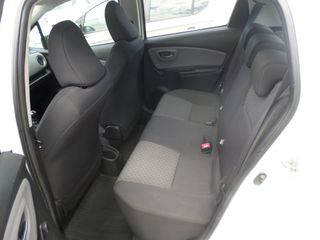 Toyota Yaris 2015-thumb-8