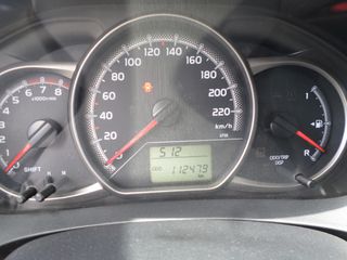 Toyota Yaris 2015-thumb-15