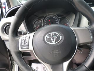 Toyota Yaris 2015-thumb-16
