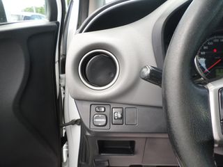 Toyota Yaris 2015-thumb-17