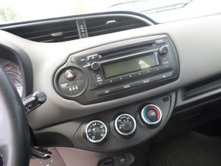 Toyota Yaris 2015-thumb-18