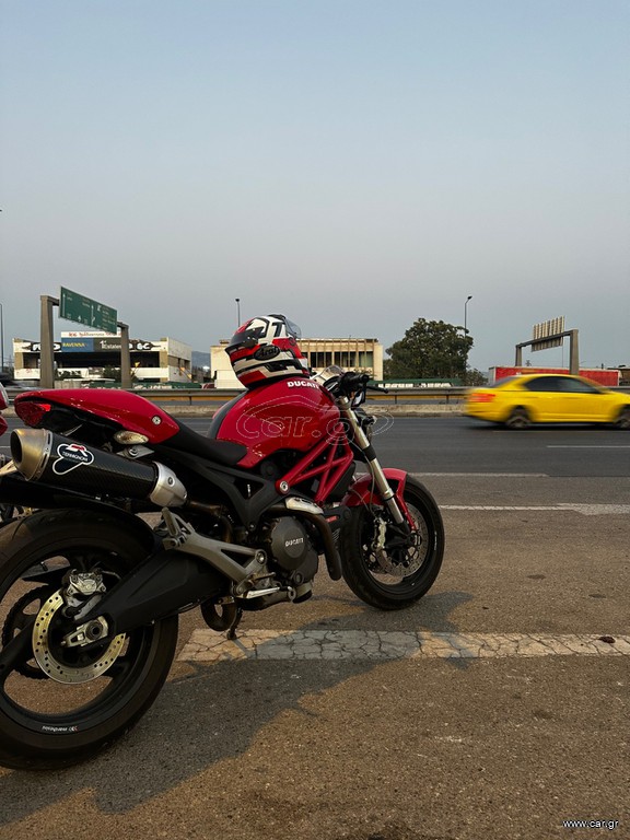 Ducati Monster 696 2010 PLUS