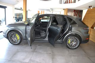 Porsche Cayenne 2020 PLUG IN HYBRID-thumb-3