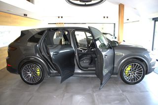 Porsche Cayenne 2020 PLUG IN HYBRID-thumb-10