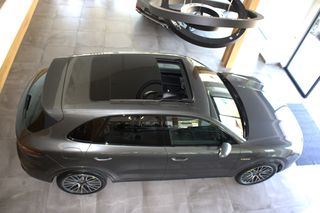 Porsche Cayenne 2020 PLUG IN HYBRID-thumb-12