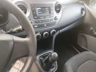 Hyundai i 10 2017 Book service-thumb-6