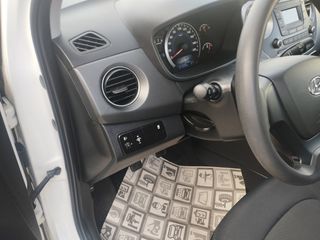 Hyundai i 10 2017 Book service-thumb-8