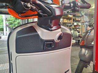 Vespa GTV 300 2023 PIAGGIO-thumb-44