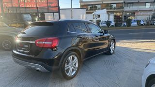 Mercedes-Benz 2016-thumb-11