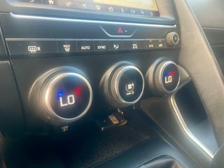 Jaguar E-Pace 2019-thumb-31