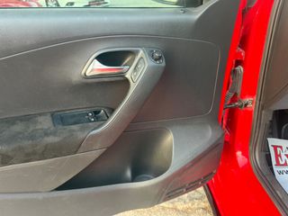 Volkswagen Polo 2012-thumb-14