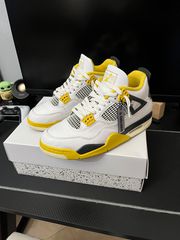 Jordan 4 yellow retro vivid 43 νούμερο