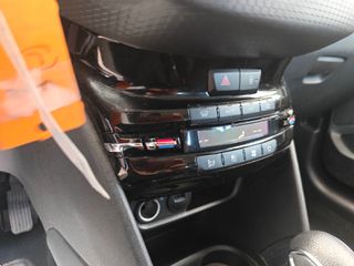Peugeot 208 2019 1.2 TURBO 110hp!-thumb-7