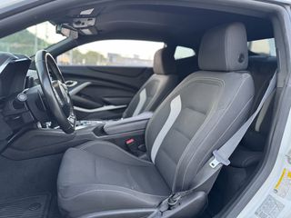 Chevrolet Camaro 2018-thumb-19