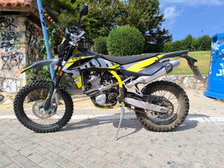 Royal Enfield Guerillia 450 2024
