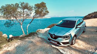 Renault Megane 2019-thumb-1