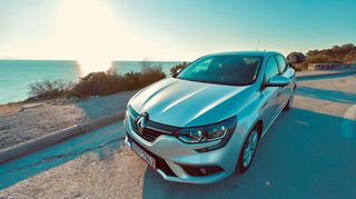 Renault Megane 2019-thumb-8