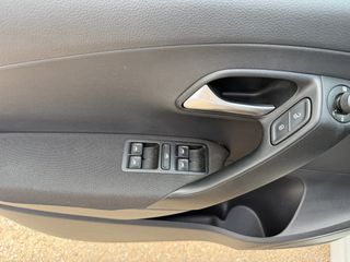 Volkswagen Polo 2017-thumb-10