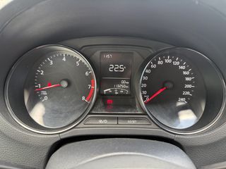Volkswagen Polo 2017-thumb-12