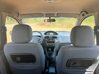 Hyundai Matrix 2004-thumb-27