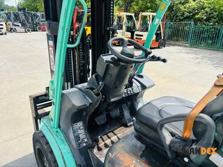 CAT 2010 GP30N-thumb-5