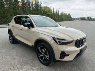 Volvo XC40 2025 MILD HYBRID FULL EXTRA-thumb-2