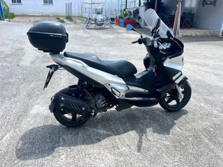 Aprilia SR MAX 300 2016