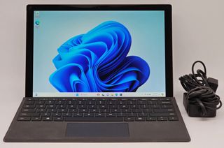 Microsoft Surface Pro Refurbished Grade A (Core i5-7300U/8GB/256GB SSD/Win 11 Pro